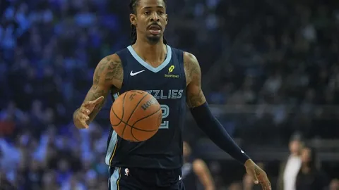 “浓眉哥回应交易流言：电话响时当笑话听，詹姆斯是否知情非焦点问题”