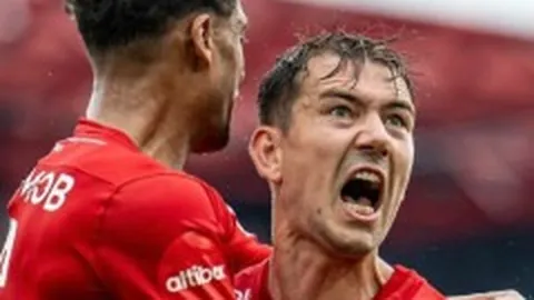 德隆分析：科比专注自省 詹姆斯幽默风趣